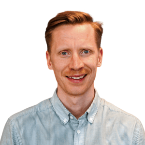 Adam headshot justerad